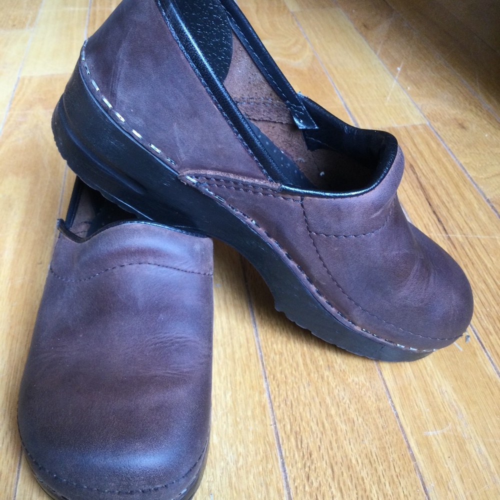 Dansko Clogs, EU 32, Brown